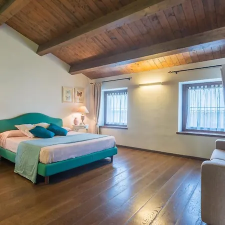 Il Fiore E La Farfalla Villa