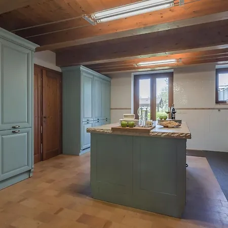 Il Fiore E La Farfalla Pesaro